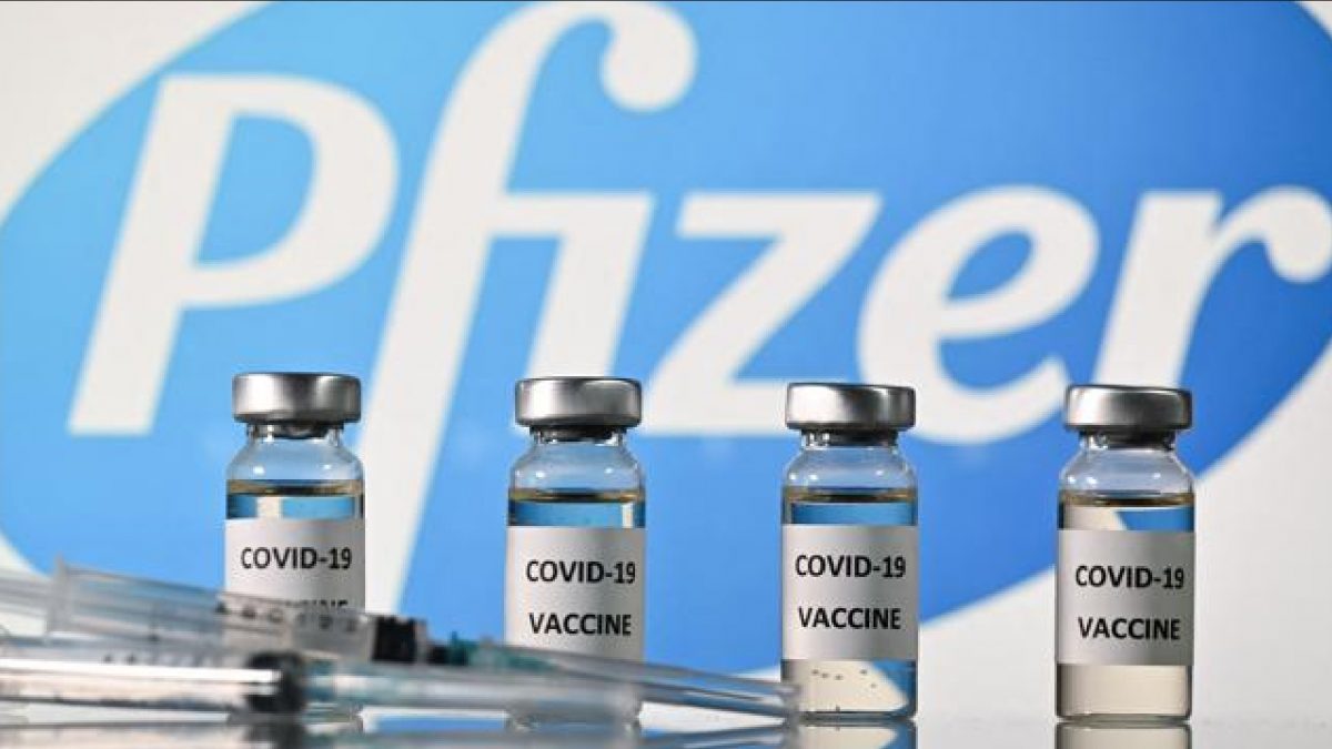 Pfizer: 100 miliardi di ricavi nel 2022 grazie a vaccino e cure anti-Covid (ma licenzia in Italia)