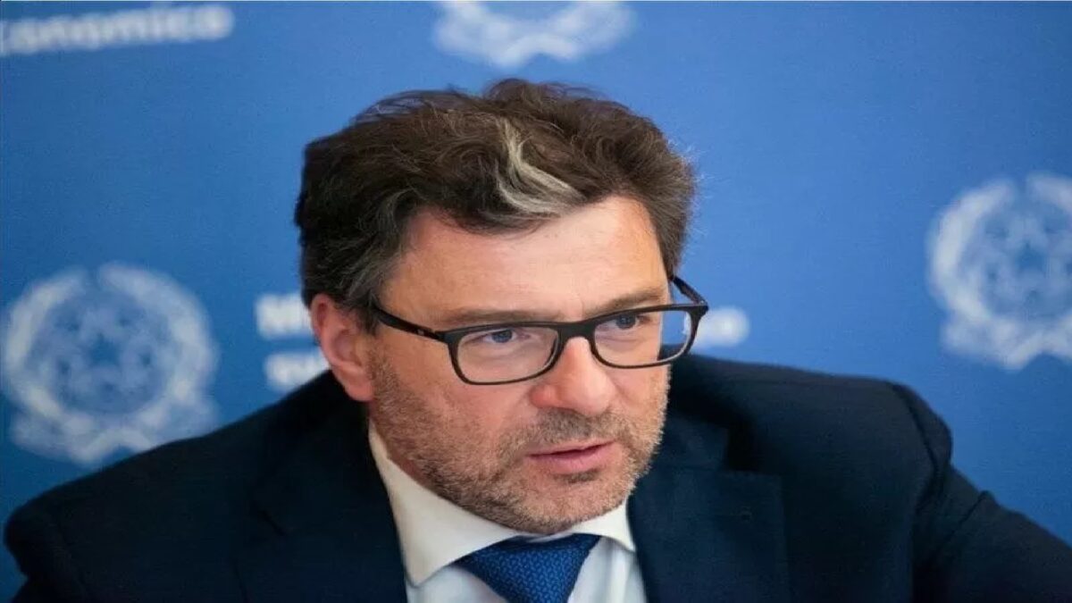 انتقاد وزیر اقتصاد ایتالیا از افزایش نرخ بهره بانک مرکزی اروپا