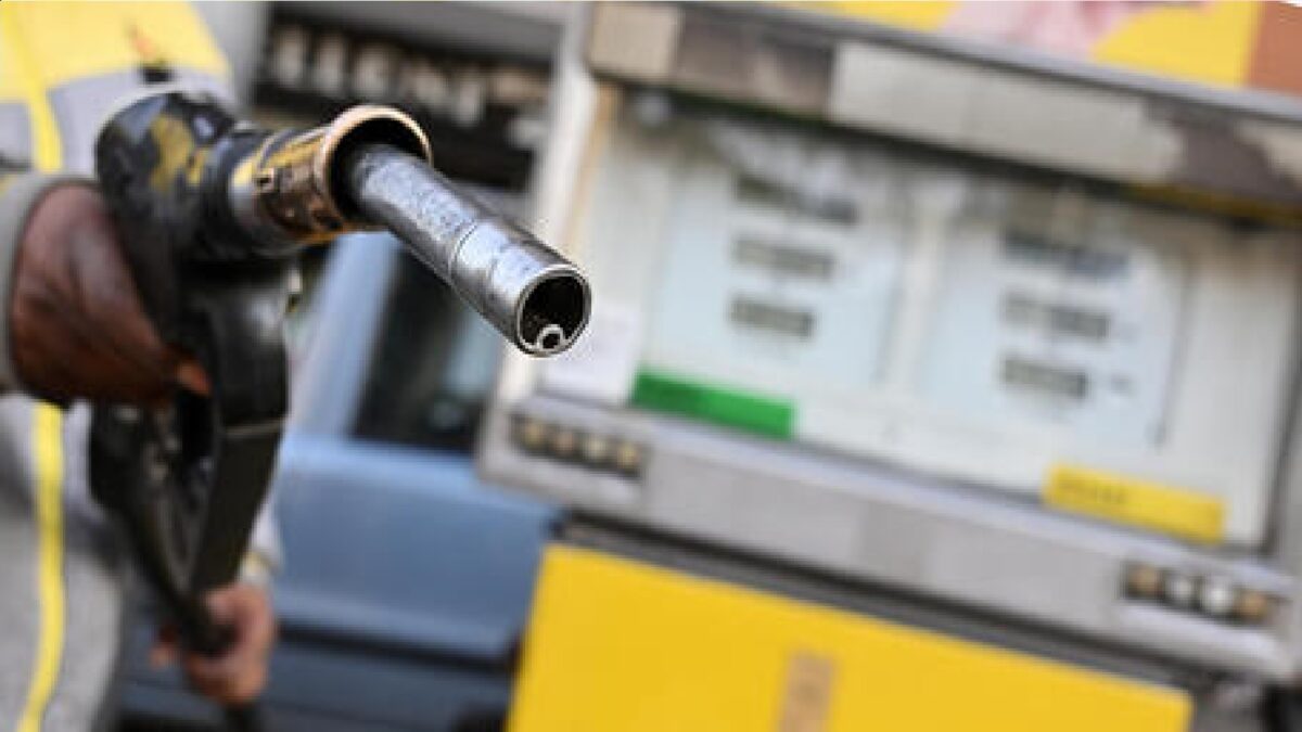 Benzina: proseguono rialzi, self a 1,84 euro al litro