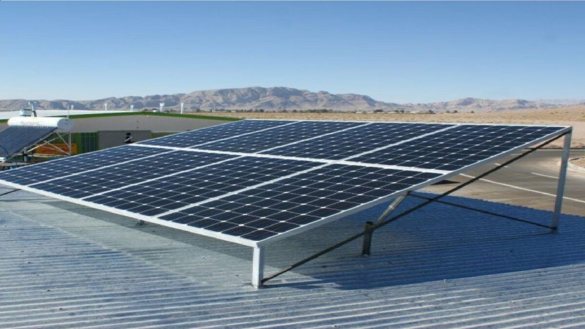 طرح ساخت بزرگترین کارخانه پنل‌های خورشیدی در ایتالیا