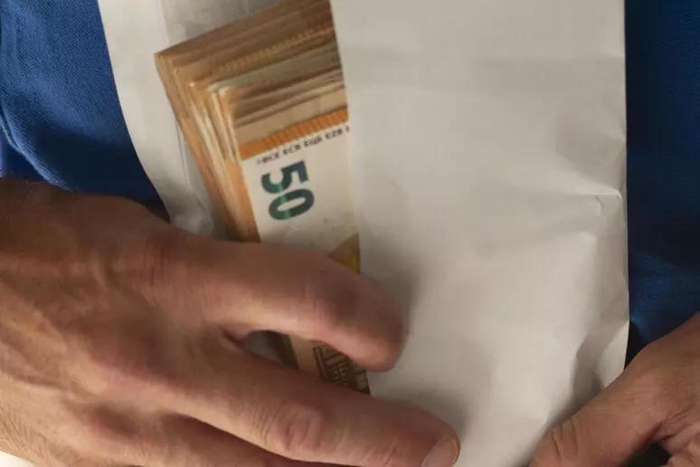 Allarme contratti pirata, bruciano 1,5 miliardi nel commercio e turismo